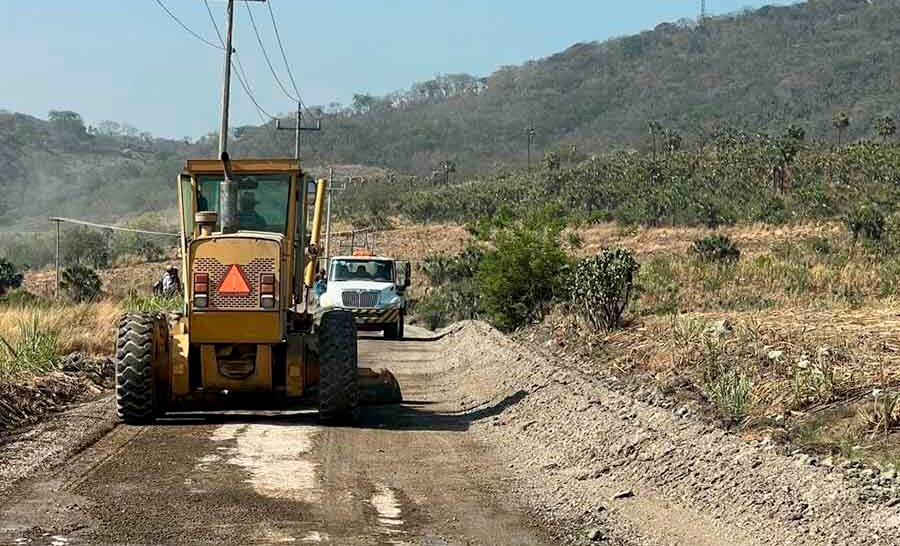 AVANZA RECONSTRUCCIÓN DEL CAMINO A TAMBACA EN TAMASOPO