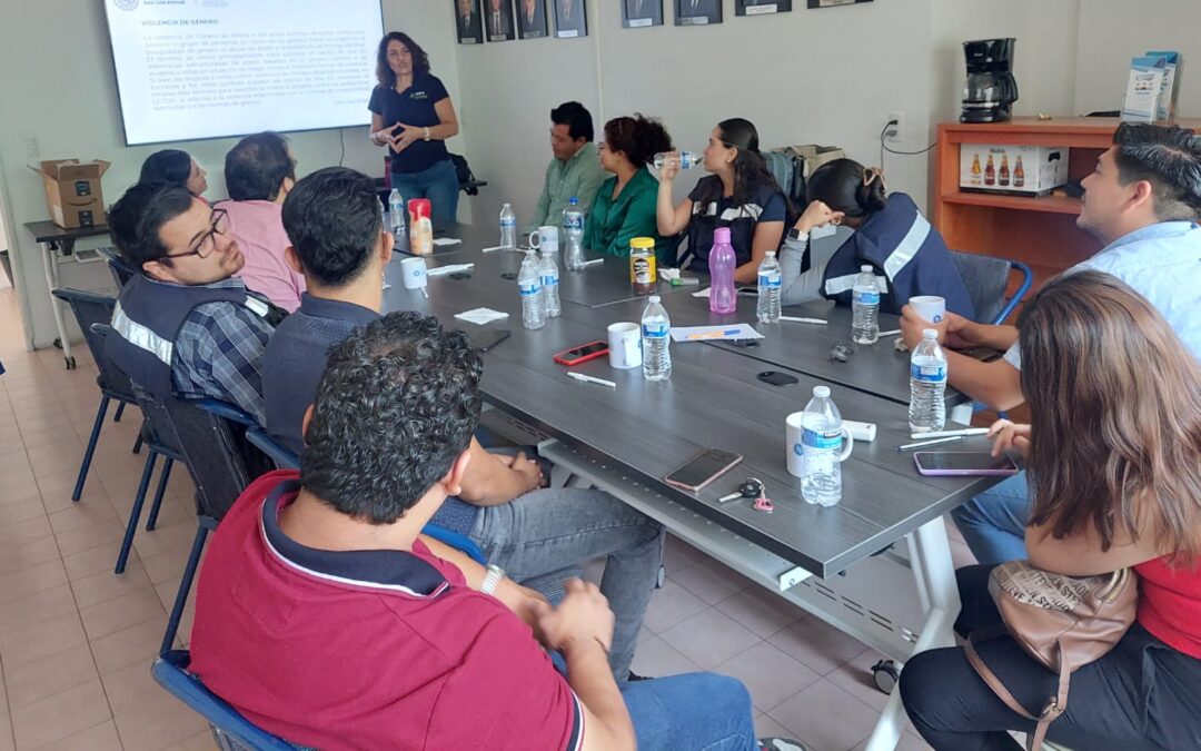 LLEVAN TALLERES A EMPRESAS Y ESCUELAS PARA ERRADICAR LA VIOLENCIA DE GÉNERO