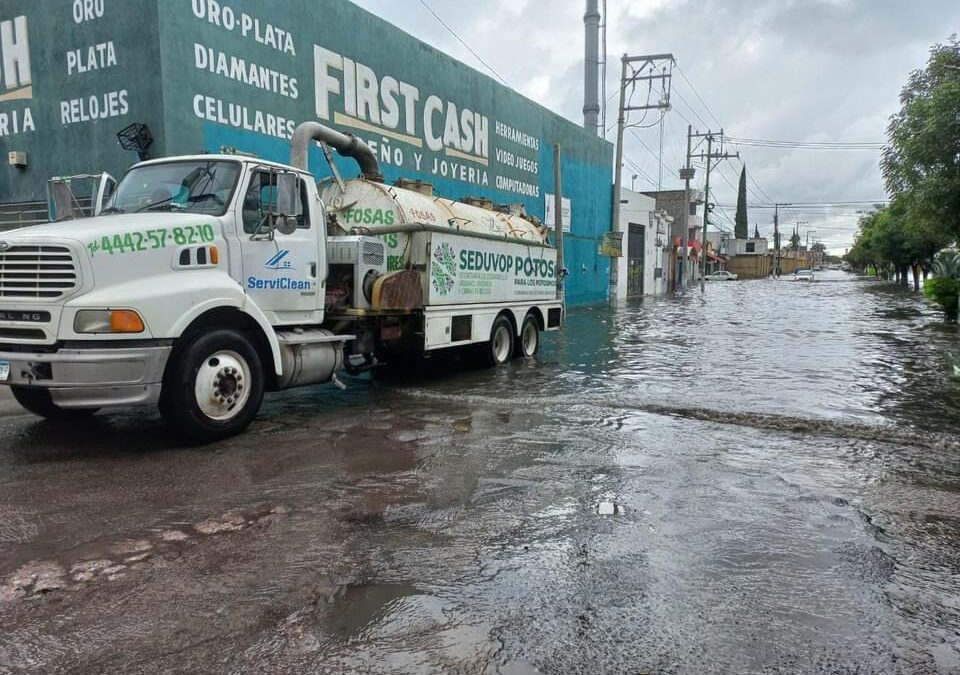 REPORTAN ACCESOS Y SALIDAS OBSTRUÍDOS EN COLONIAS EN LA CAPITAL POTOSINA