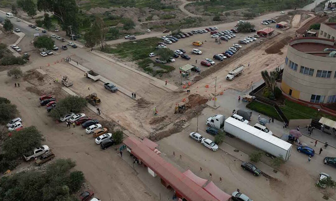 AVANZAN OBRAS DE REHABILITACIÓN EN ACCESO A CLÍNICA 50 DEL IMSS