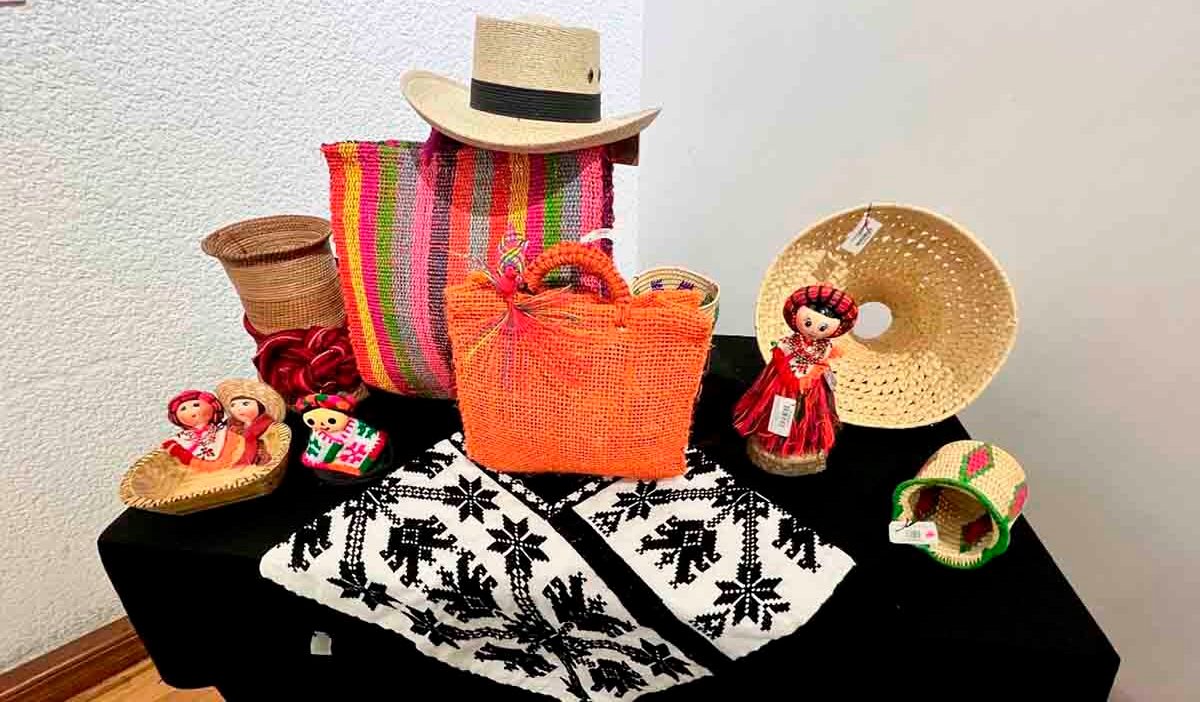 INAUGURAN CENTRO DE EXPOSICIÓN ARTESANAL