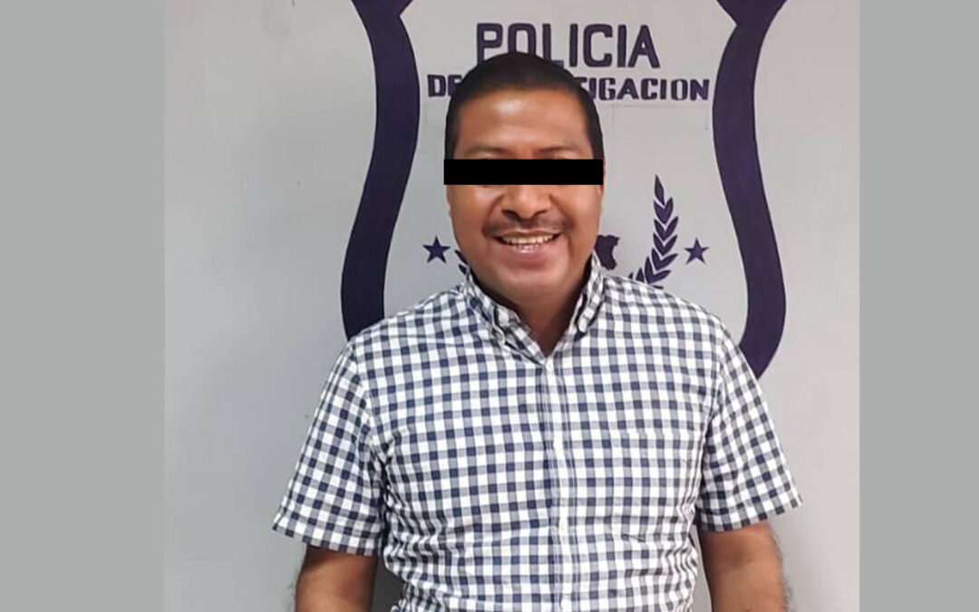 EX ALCALDE LUCE SONRIENTE TRAS SER DETENIDO