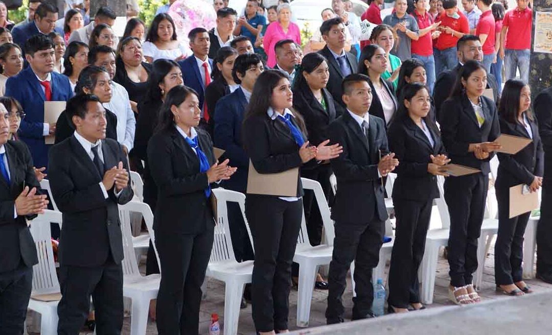 ENTREGAN TÍTULOS A LOS EGRESADOS DE UNIVERSIDAD INTERCULTURAL