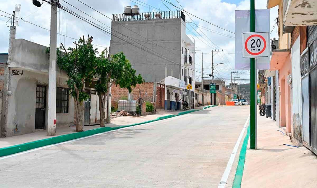 ENTREGAN PAVIMENTACIÓN EN COLONIA LOMAS BELLAS EN LA CAPITAL DE SLP