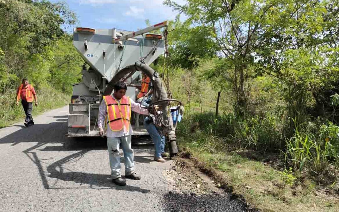 INICIA REHABILITACIÓN DE CAMINOS EN LA HUASTECA