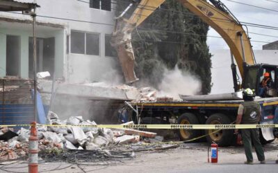 SUPERVISAN DEMOLICIÓN DE VIVIENDA AFECTADA EN ACCIDENTE VEHICULAR