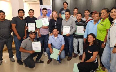 ENTREGAN CÉDULAS Y RECONOCIMIENTOS A GUÍAS Y OPERADORES TURÍSTICOS DE LA HUASTECA