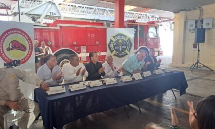 INICIA COLECTA ESCOLAR EN APOYO A BOMBEROS