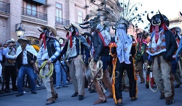 PREPARAN MAGNO DESFILE DE XANTOLO 2024 EN LA CAPITAL