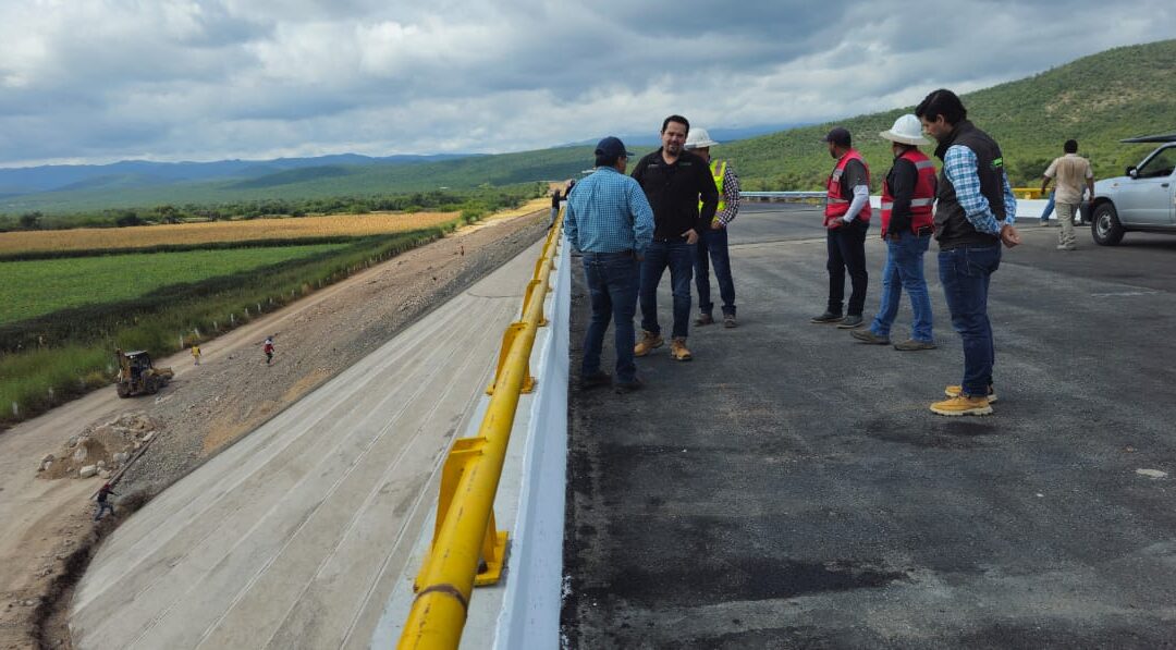 SUPERVISAN ÚLTIMOS DETALLES DE PUENTES EN LA AUTOPISTA CERRITOS-TULA