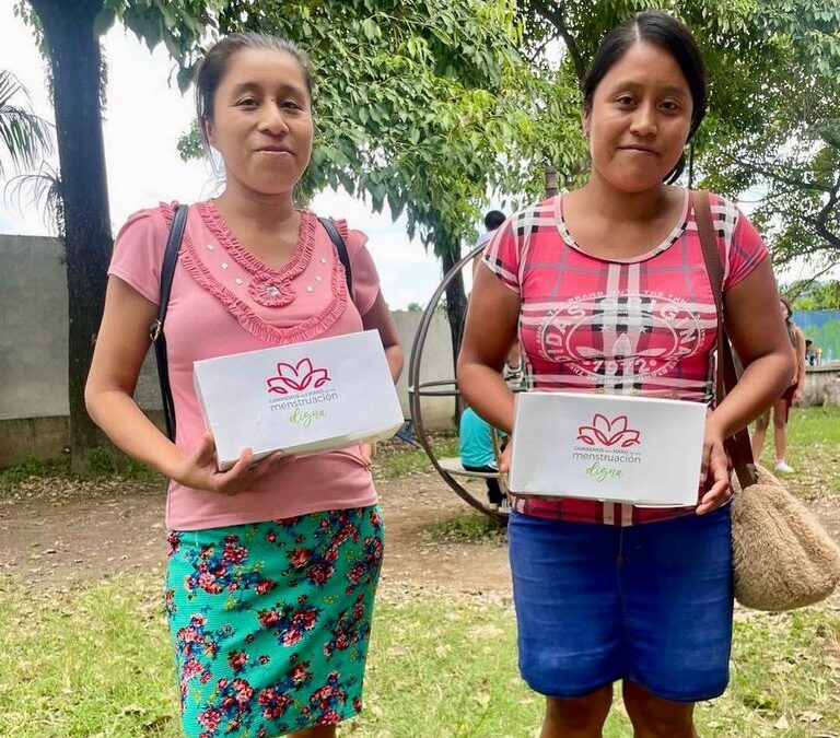 ENTREGA KITS DE MENSTRUACIÓN DIGNA EN COMUNIDADES DE HUEHUETLÁN