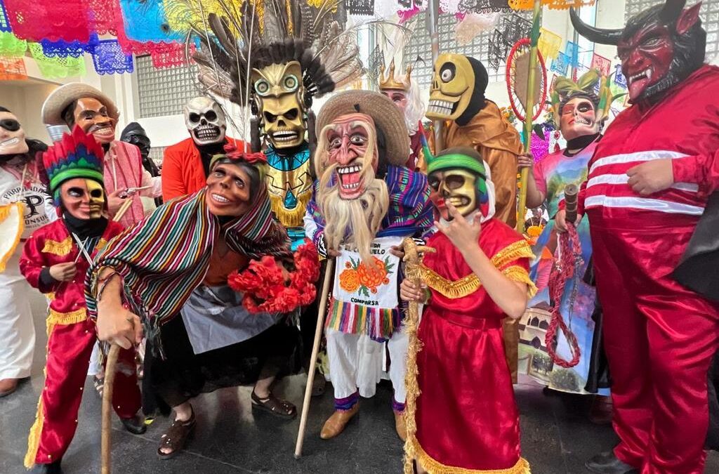 COMPARSAS SE PREPARAN PARA EL FESTIVAL XANTOLO EN TU CIUDAD