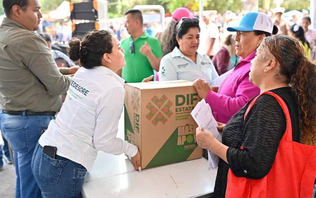 ENTREGAN APOYOS ALIMENTARIOS EN VILLA DE REYES