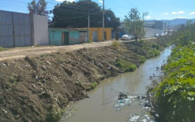 REALIZAN TRABAJOS DE LIMPIEZA EN RÍO ESPAÑITA