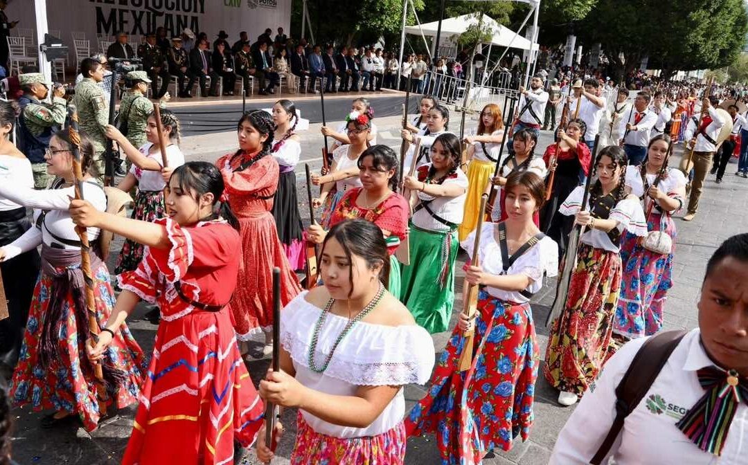 FUE REALIZADO DESFILE CONMEMORATIVO DE LA REVOLUCIÓN