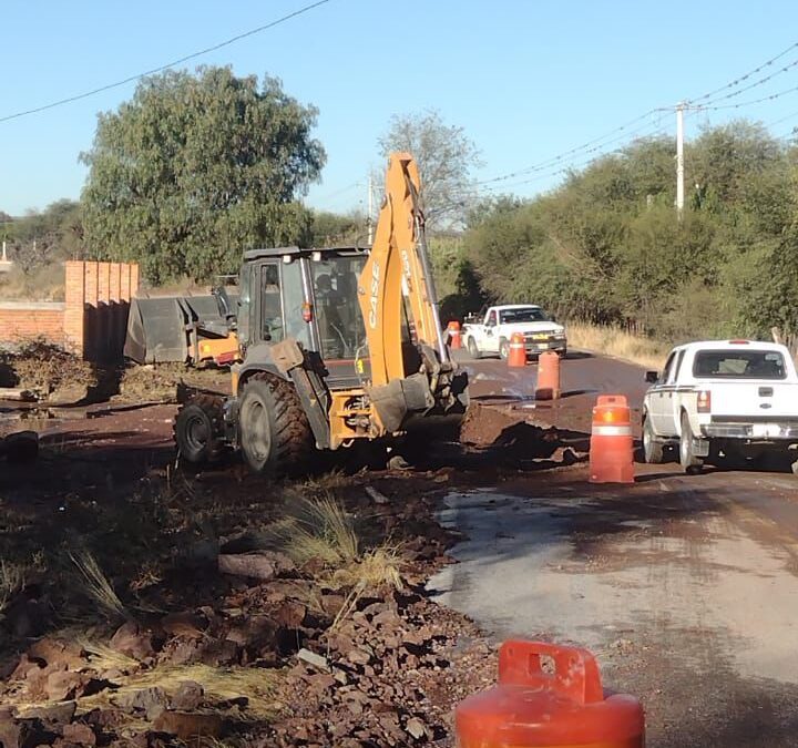 ATIENDEN A AFECTADOS POR NUEVA FUGA EN ACUEDUCTO DE “EL REALITO”