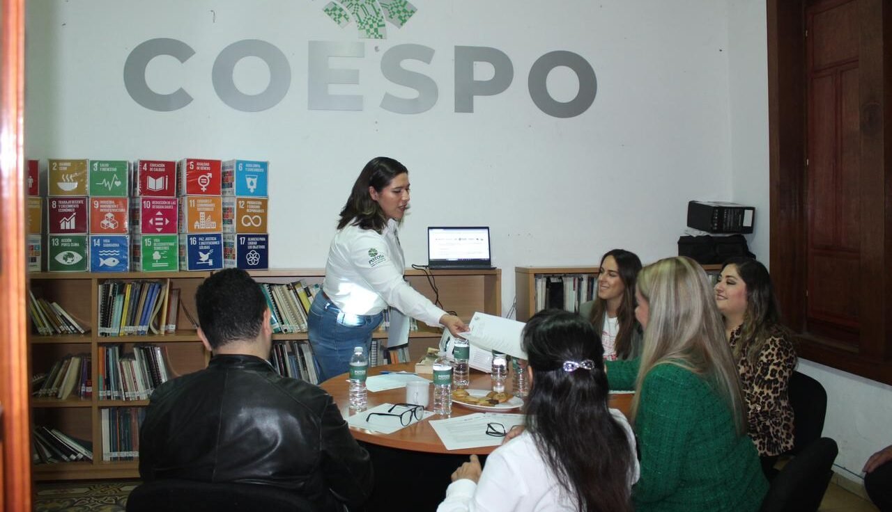 PREMIAN A GANADORES DE CONCURSO DE DIBUJO Y PINTURA INFANTIL Y JUVENIL