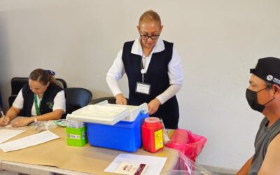 APLICAN VACUNACIÓN A TRABAJADORES ESTATALES POR TEMPORADA INVERNAL