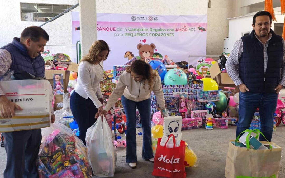 DEPENDENCIAS ESTATALES DONAN JUGUETES PARA PROGRAMA DE APOYO DEL DIF