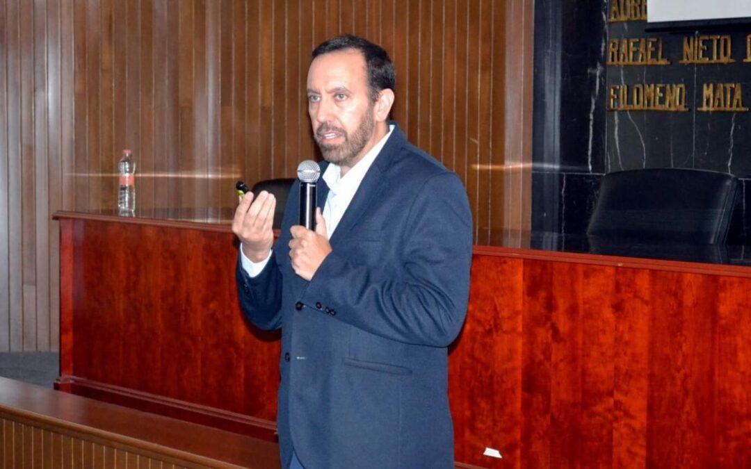 CAPACITAN A SERVIDORES PÚBLICOS SOBRE INTELIGENCIA ARTIFICIAL