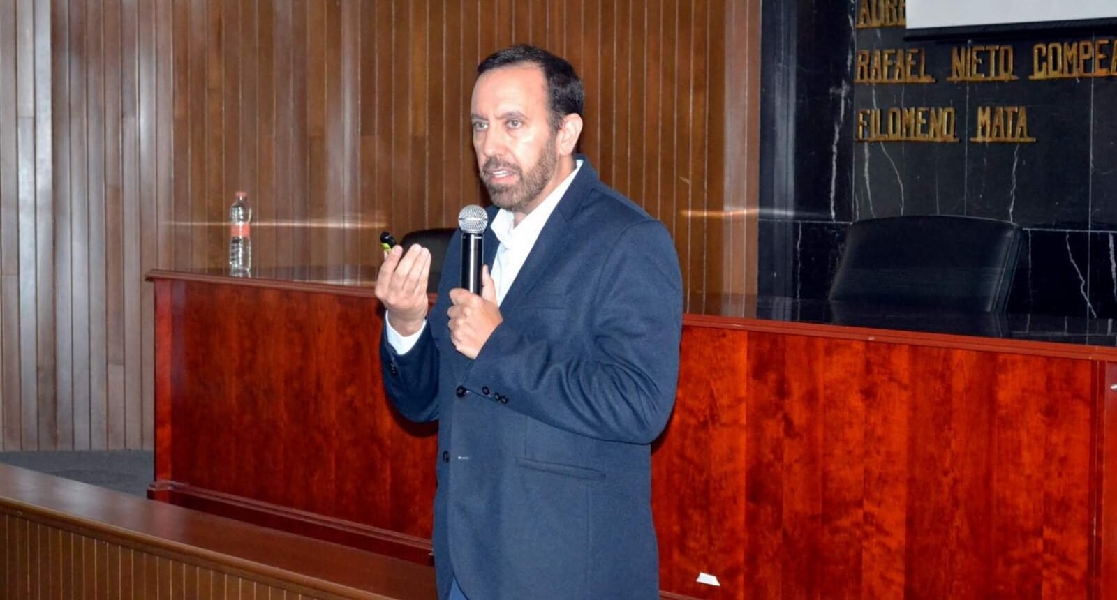 CAPACITAN A SERVIDORES PÚBLICOS SOBRE INTELIGENCIA ARTIFICIAL