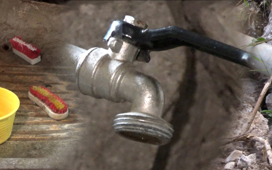 PIDEN “CUOTAS” A INDÍGENAS PARA ABASTECERLES AGUA EN COMUNIDADES DE XILITLA