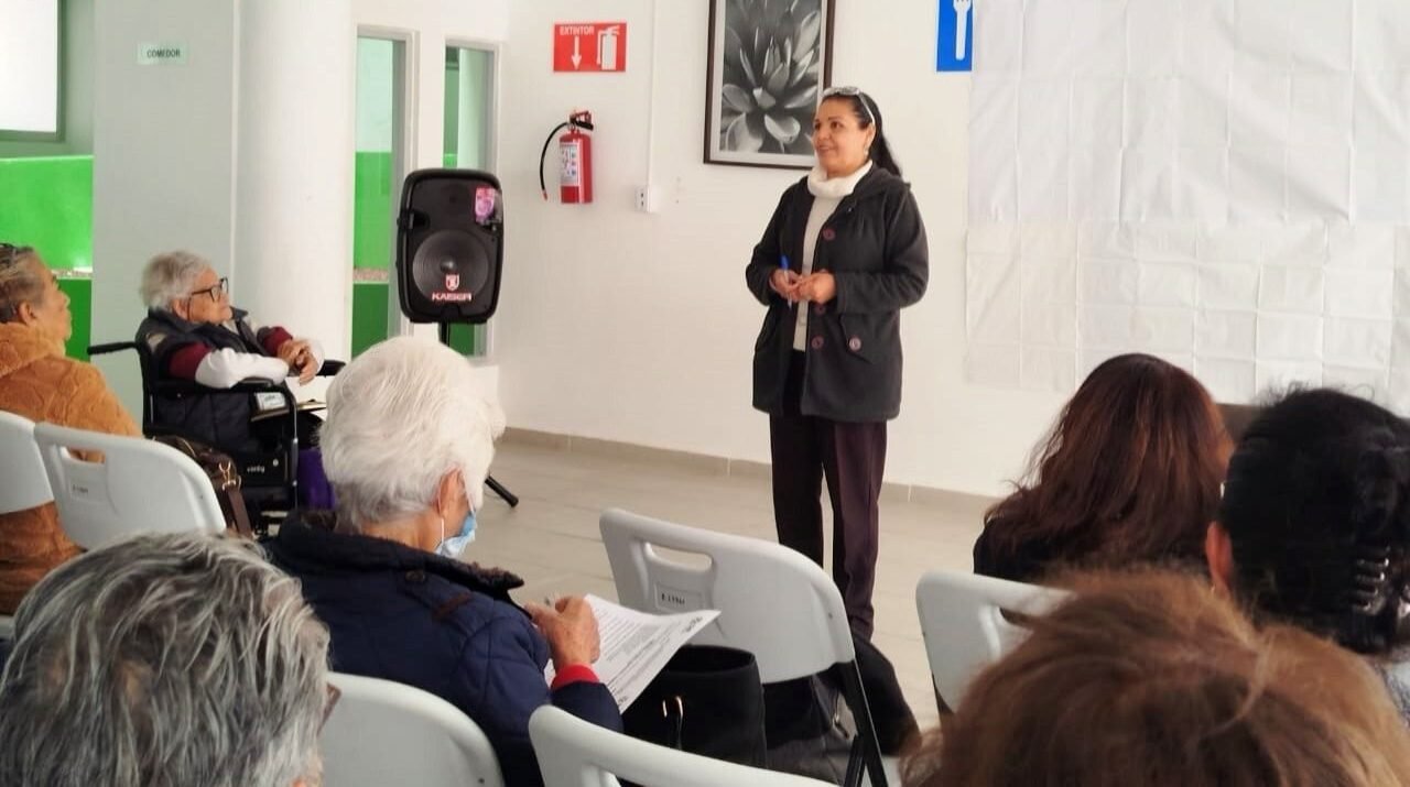 PROMUEVEN LA SALUD EMOCIONAL DE PERSONAS ADULTAS MAYORES