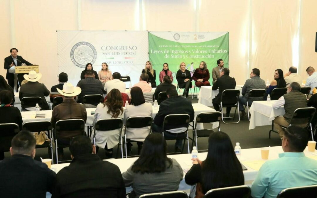 PODERES EJECUTIVO Y LEGISLATIVO CAPACITAN A LOS MUNICIPIOS SOBRE LEY DE INGRESOS