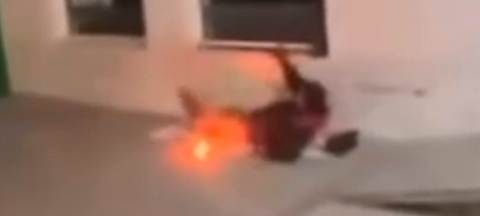 INDIGNACIÓN EN VALLES: JÓVENES LANZAN ´ÇUETE´ A HOMBRE EN SITUACIÓN DE CALLE