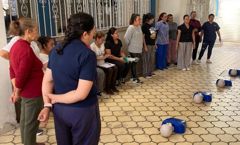 LLEVAN CAPACITACIÓN EN PRIMEROS AUXILIOS A PERSONAL DE DEPENDENCIAS DEL ESTADO