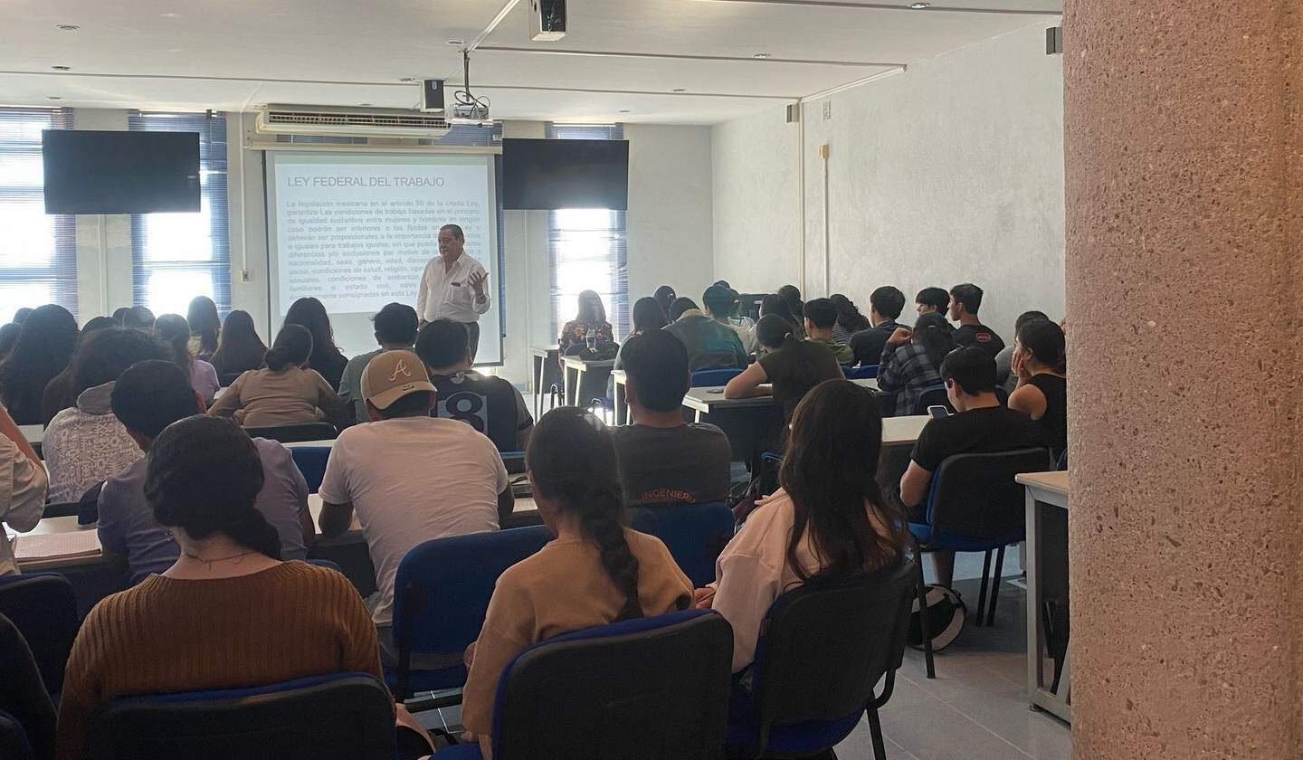 REALIZAN CONFERENCIAS DE CAPACITACIÓN LABORAL EN LA ZONA MEDIA