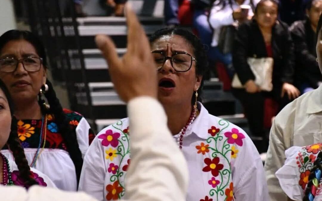 REALIZAN DEMOSTRACIÓN DE ENTONACIÓN DEL HIMNO NACIONAL EN LENGUAS ORIGINARIAS