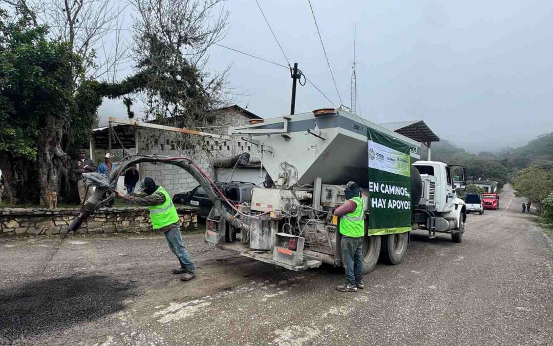 PONEN EN MARCHA PROGRAMA DE BACHEO EN AQUISMÓN