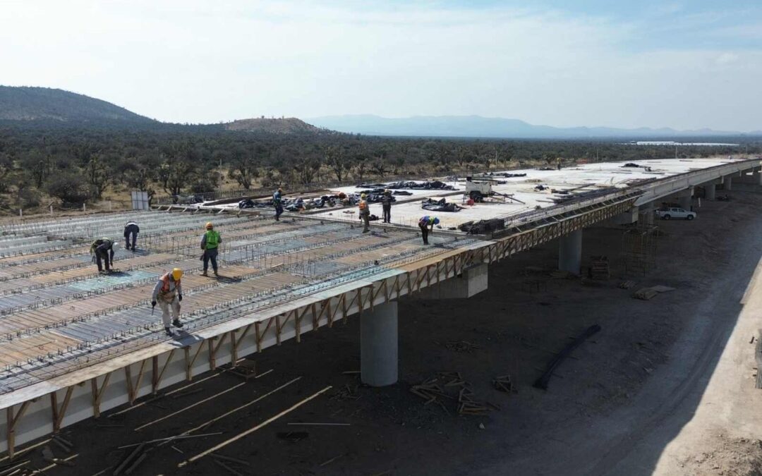 PUENTE VEHICULAR EN VILLA DE REYES REGISTRA AVANCE DEL 75 POR CIENTO: SEDUVOP