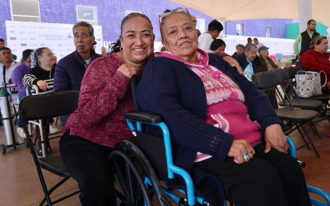 ESTADO E INICIATIVA PRIVADA ENTREGAN SILLAS DE RUEDAS Y BICICLETAS