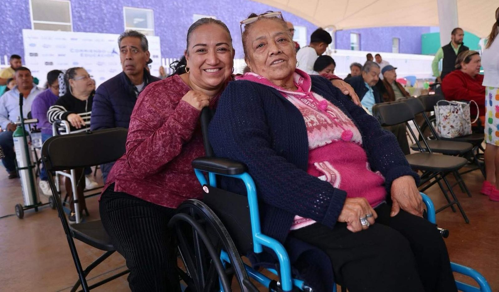 ESTADO E INICIATIVA PRIVADA ENTREGAN SILLAS DE RUEDAS Y BICICLETAS