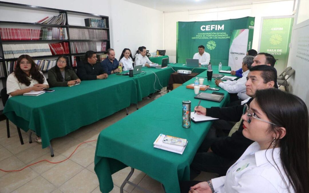 CAPACITAN A FUNCIONARIOS MUNICIPALES SOBRE GOBIERNO ABIERTO