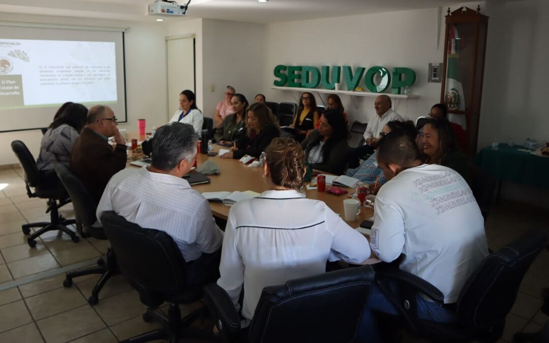 CAPACITAN A PERSONAL DE SEDUVOP EN ATENCIÓN AL PÚBLICO