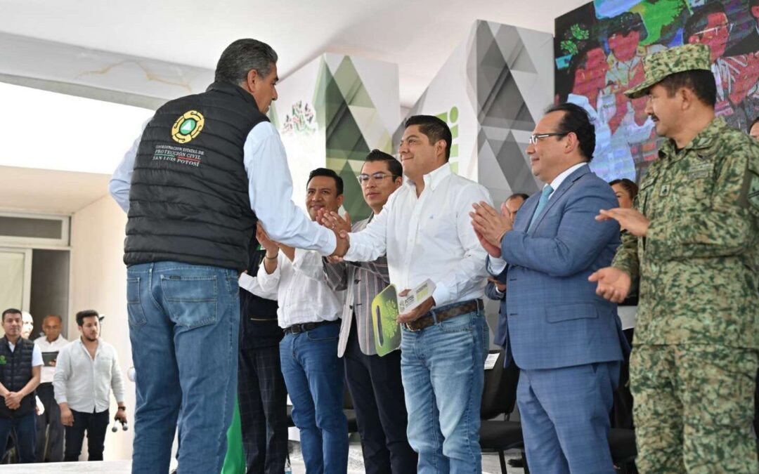ENTREGAN EQUIPO A PROTECCIÓN CIVIL DEL ESTADO