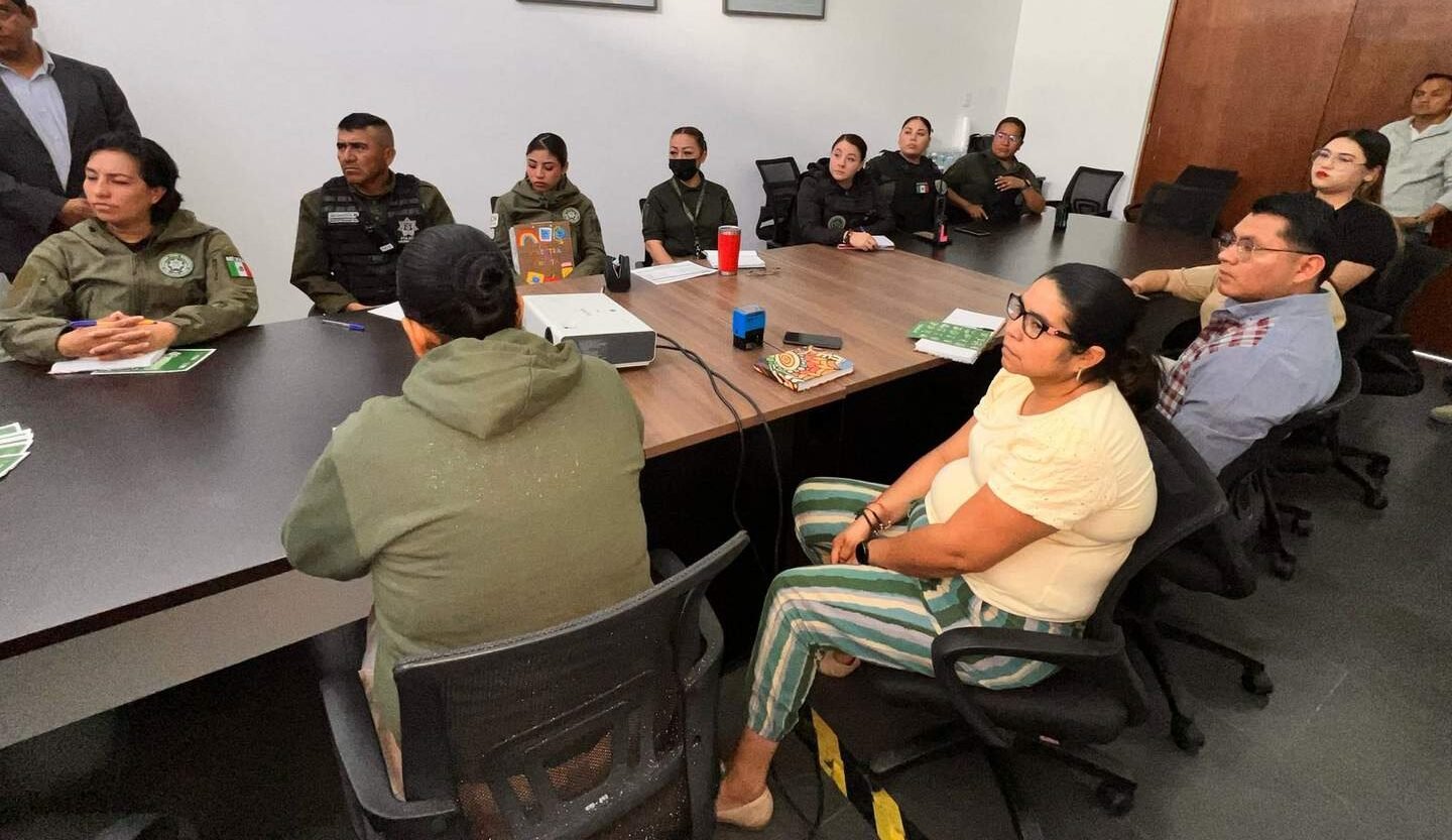 CAPACITAN A POLICÍAS MUNICIPALES SOBRE PROTOCOLOS DE AUXILIO A MENORES