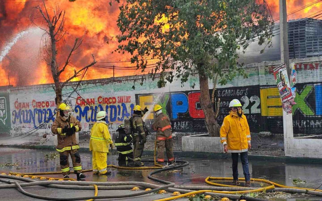 CUERPOS DE EMERGENCIA ATIENDEN INCENDIO DE TARIMERA