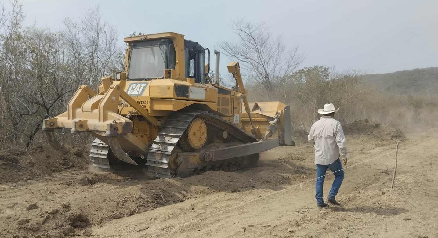 ESTADO ENVIÓ MAQUINARIA PARA COMBATIR INCENDIOS EN EL ESTADO