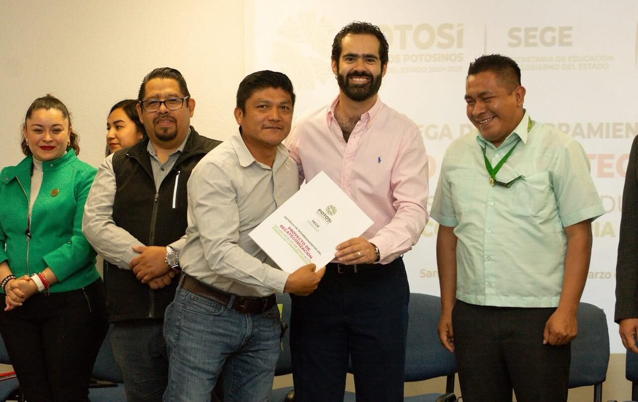 ENTREGAN NOMBRAMIENTOS EN EDUCACIÓN PREESCOLAR Y PRIMARIA INDÍGENA DEL ESTADO