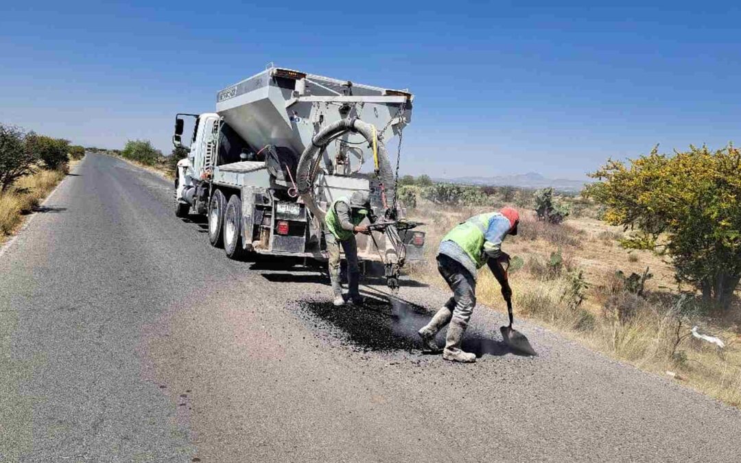 IMPLEMENTA PROGRAMA BACHEO VERDE EN CAMINOS DE SLP