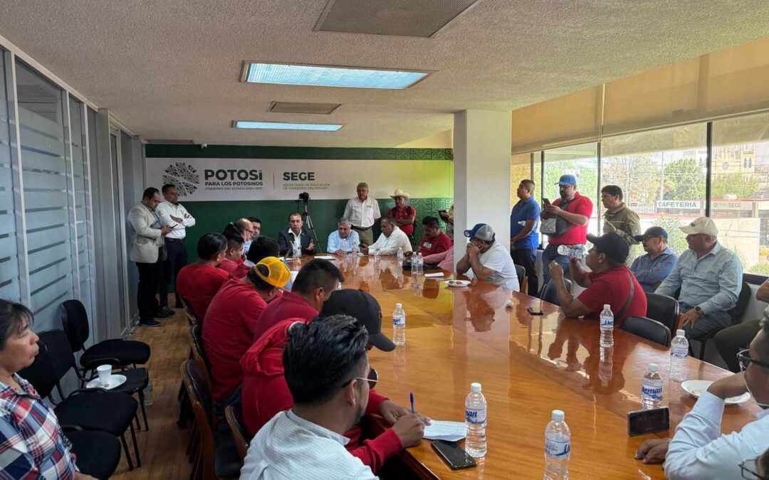 GOBIERNO ESTATAL ATIENDE A LAS Y LOS DOCENTES