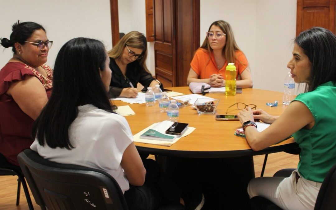 CAPACITAN A SERVIDORES PÚBLICOS EN EQUIDAD DE GÉNERO