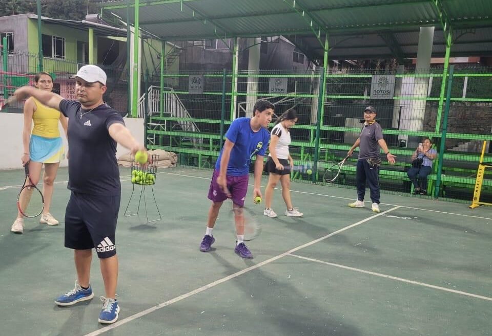 REALIZAN CLÍNICAS DE PROMOCIÓN DEL DEPORTE EN XILITLA