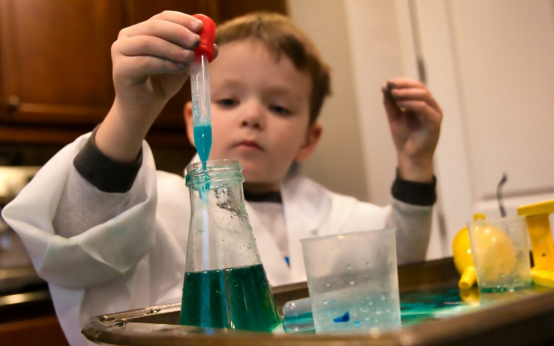 FOMENTAN EXPERIMENTOS CIENTÍFICOS EN CASA