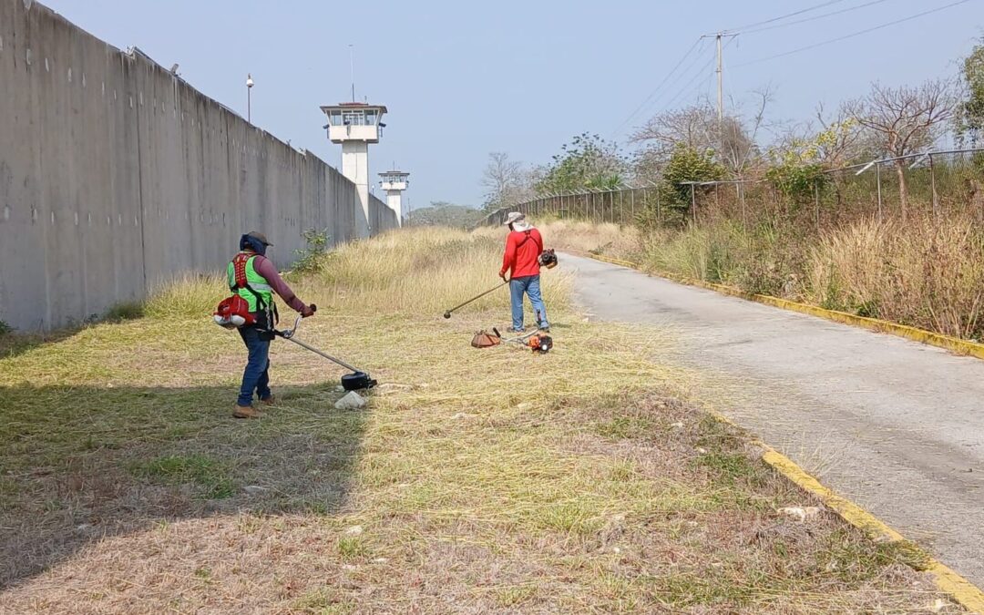 REALIZAN LIMPIEZA EN ZONA PERIMETRAL DE CENTROS DE REINSERCIÓN SOCIAL