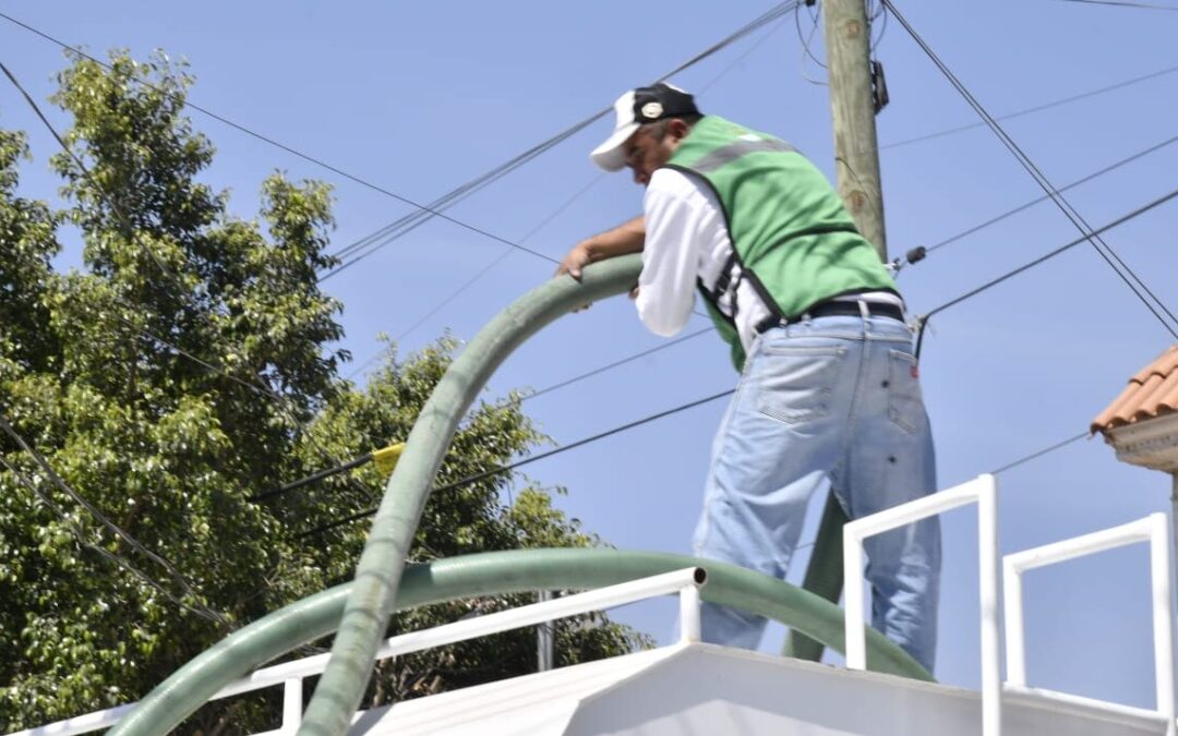 CONTINÚAN ENTREGA DE AGUA CON PIPAS EN LA CAPITAL POTOSINA ANTE CONSTANTES FALLAS DEL SERVICIO